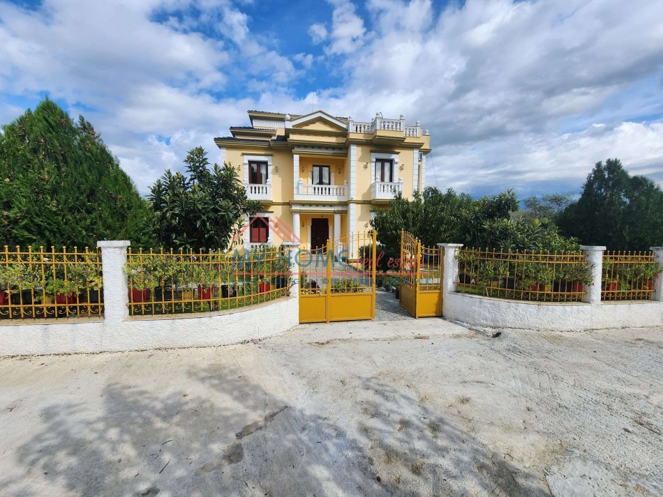 Tirane, jepet me qera Vile 3 Katshe Kati 1, 350 m² 2.500 € (Vishaj)