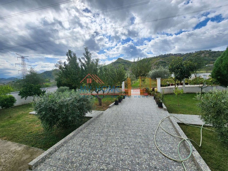 Tirane, jepet me qera Vile 3 Katshe Kati 1, 350 m² 2.500 € (Vishaj)