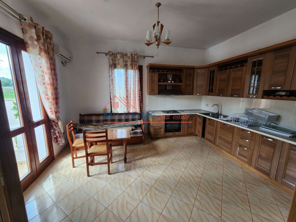 Tirane, jepet me qera Vile 3 Katshe Kati 1, 350 m² 2.500 € (Vishaj)