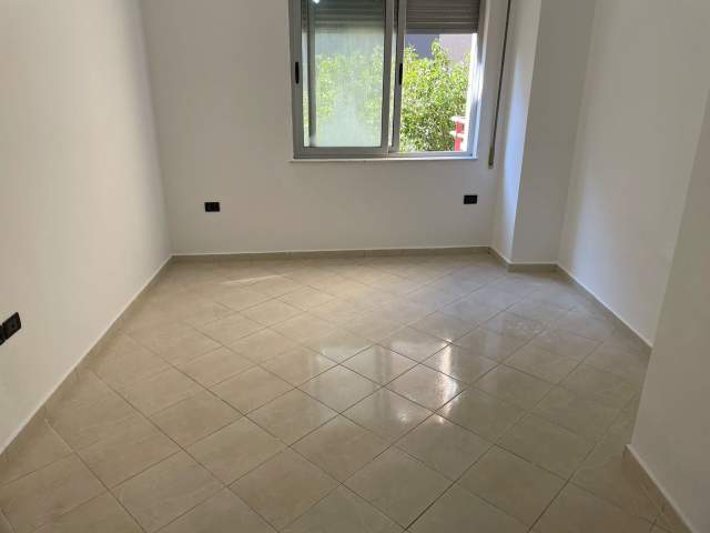 Tirane, jepet me qera apartament Kati 1, 92 m² 350 Euro (Fresk)
