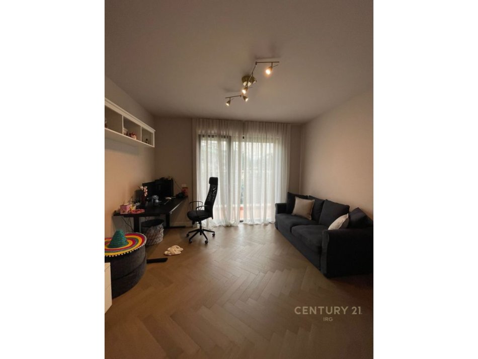 Tirane, shitet Vile 2 Katshe , 320 m² 850.000 € (Porta e Gjelber ( prane pallatit te Brigadave, Gardes))