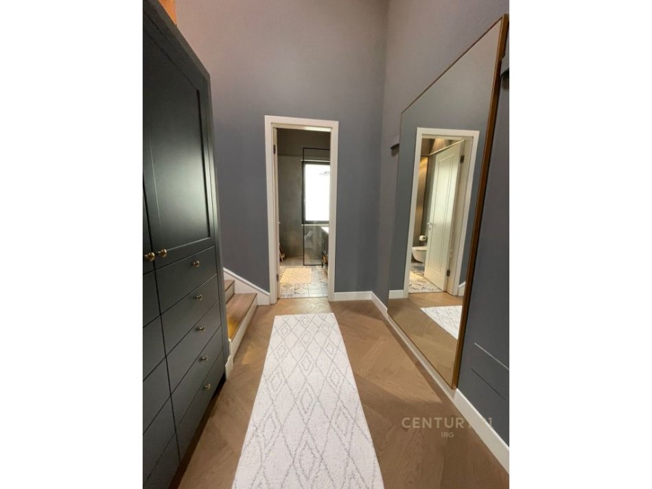 Tirane, shitet Vile 2 Katshe , 320 m² 850.000 € (Porta e Gjelber ( prane pallatit te Brigadave, Gardes))