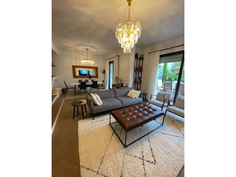 Tirane, shitet Vile 2 Katshe , 320 m² 850.000 € (Porta e Gjelber ( prane pallatit te Brigadave, Gardes))