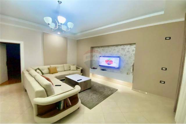 Tirane, jepet me qera  vile 2-kateshe  4+1+A+BLK Kati 1, 780 m² 1.000 Euro