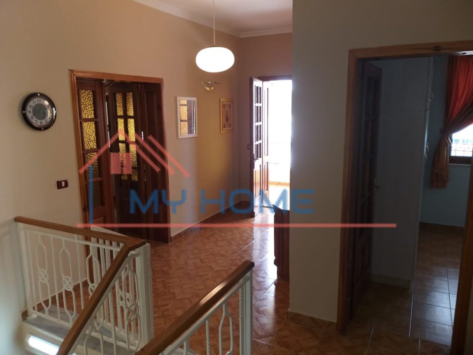 Vile me qera 21 Dhjetori pran Hotel Mondial ne Tirane