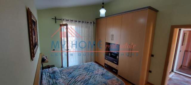 Tirane, jap me qera Vile 3 Katshe Kati 1, 500 m² 1.700 Euro (Rruga Feim Ibrahimi)