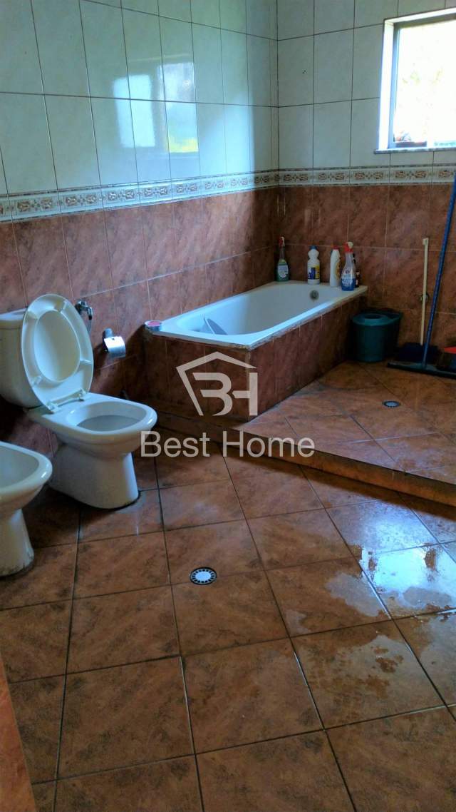 Tirane, jap me qera Vile Kati 1, 300 m² 1.000 Euro (Rruga e Elbasanit)