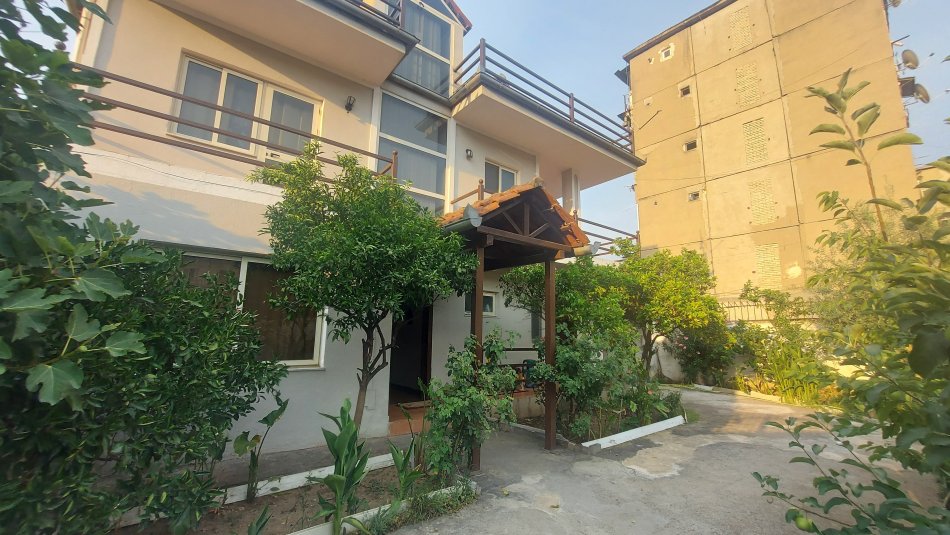 Tirane, shes Vile 3 Katshe Kati 3, 275 m² 349.000 € (Rruga Riza Cuka)