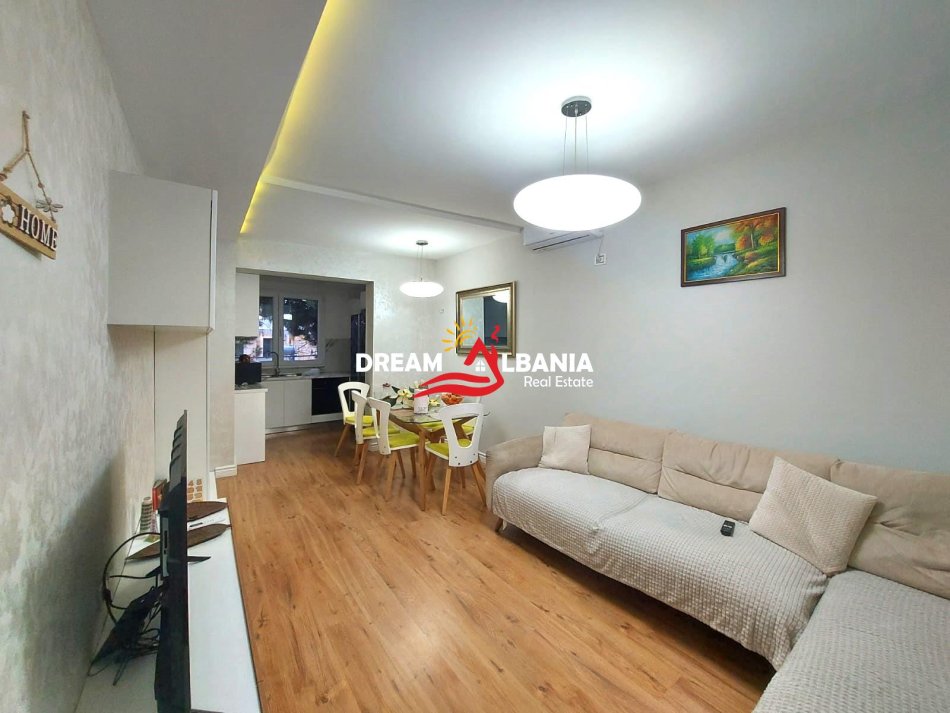 Tirane, shitet Vile 2 Katshe , 160 m² 250.000 € 