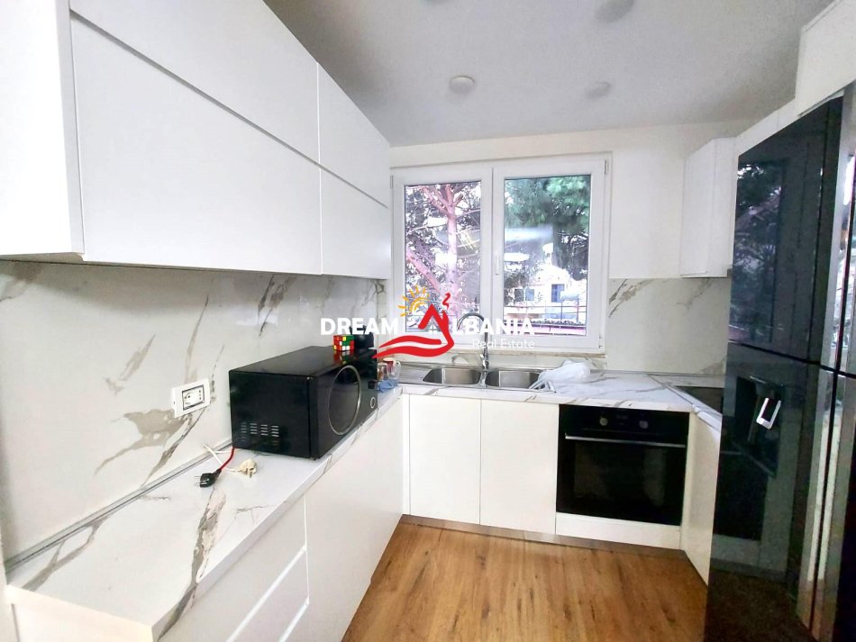 Tirane, shitet Vile 2 Katshe , 160 m² 250.000 € 