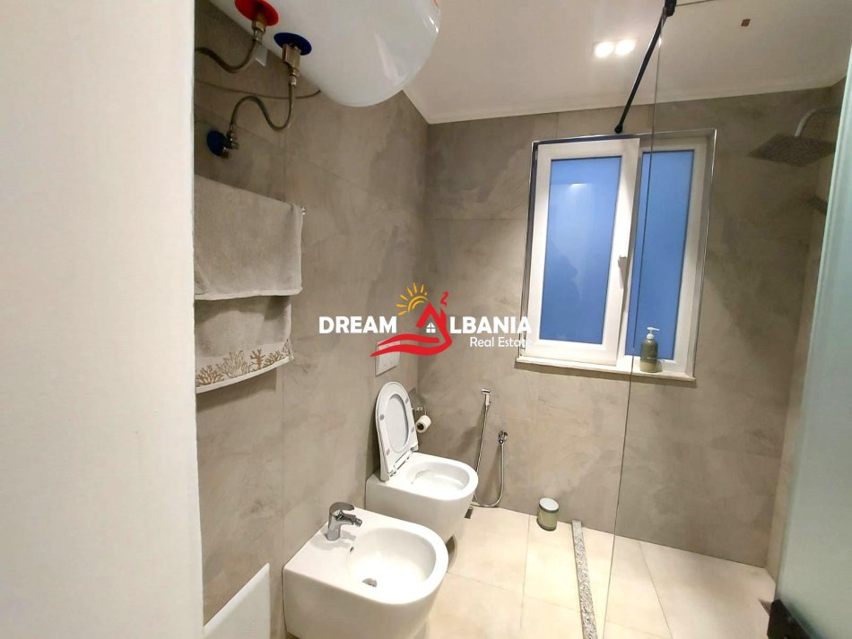 Tirane, shitet Vile 2 Katshe , 160 m² 250.000 € 