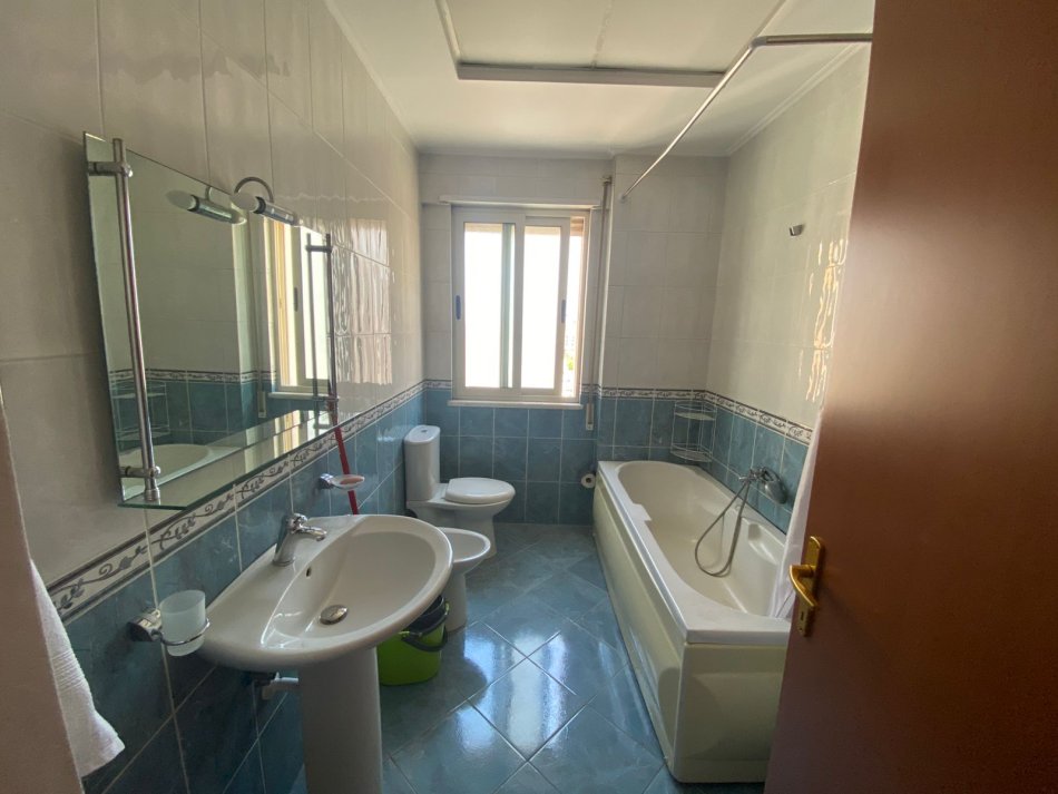 0683487469 Tirane, jepet me qera apartament 1+1+Ballkon Kati 8, 70 m² 550 € (Vizion Plus)