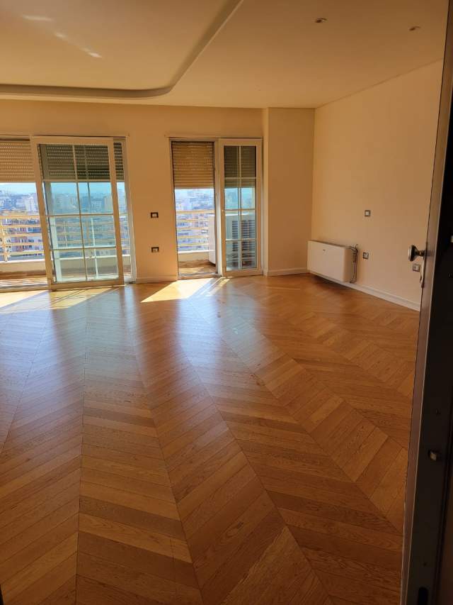 Tirane, jepet me qera apartament Kati 13, 125 m² 800 Euro (Asim Vokshi)