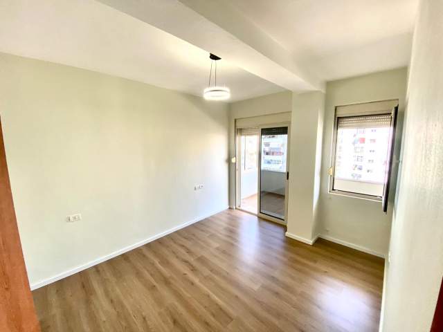 Tirane, shitet apartament 1+1+BLK Kati 5, 61 m² 115.000 Euro (Komuna e Parisit)
