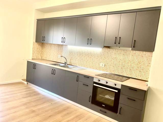 Tirane, shitet apartament 1+1+BLK Kati 5, 61 m² 115.000 Euro (Komuna e Parisit)