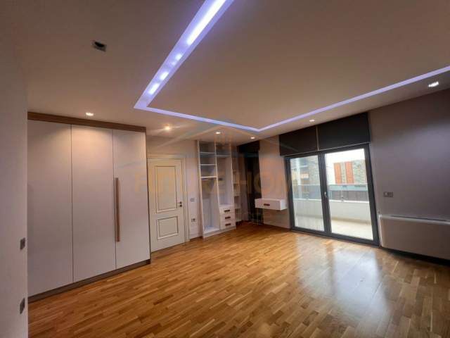 Tirane, shitet Vile Dublex 181 m² 440.000 Euro (Liqeni i Thate)