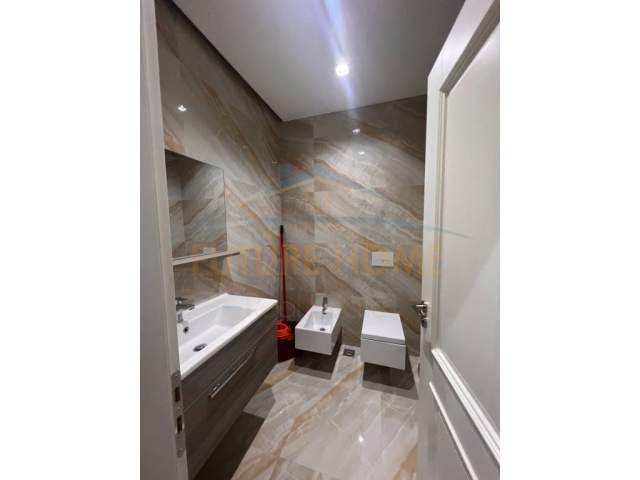 Tirane, shitet Vile Dublex 181 m² 440.000 Euro (Liqeni i Thate)