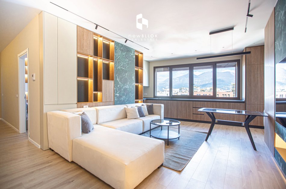 Tirane, jepet me qera apartament 2+1+Ballkon Kati 8, 117 m² 1.590 € (Rr. e Barrikadave - Galeria (pas 15 Kateshit - QEnder))