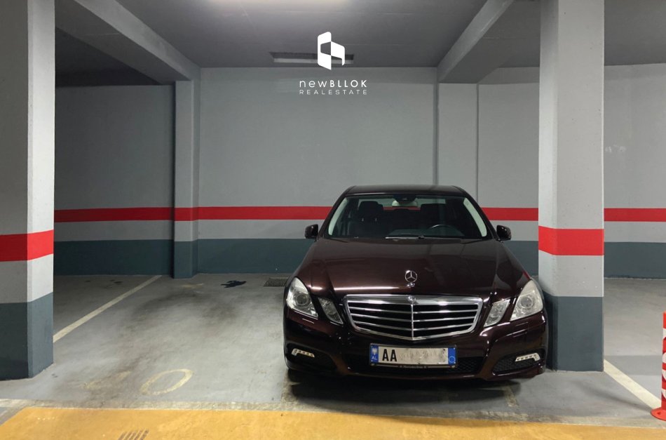 Tirane, jepet me qera apartament 2+1+Ballkon Kati 8, 117 m² 1.590 € (Rr. e Barrikadave - Galeria (pas 15 Kateshit - QEnder))