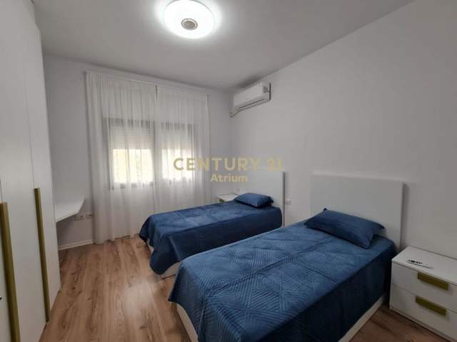 Tirane, jepet me qera apartament 2+1 Kati 5, 118 m² 550 Euro