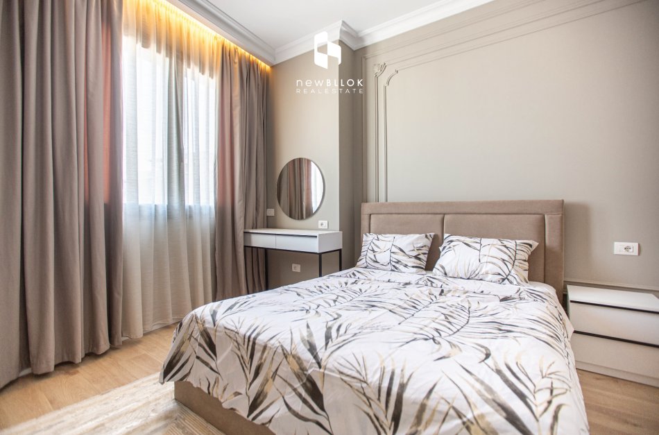 Tirane, jepet me qera apartament 2+1+Ballkon Kati 8, 117 m² 1.590 € (Rr. e Barrikadave - Galeria (pas 15 Kateshit - QEnder))