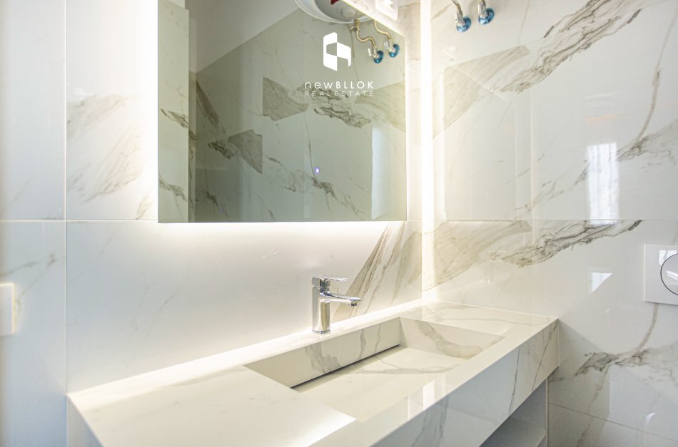 Tirane, jepet me qera apartament 2+1+Ballkon Kati 8, 117 m² 1.590 € (Rr. e Barrikadave - Galeria (pas 15 Kateshit - QEnder))
