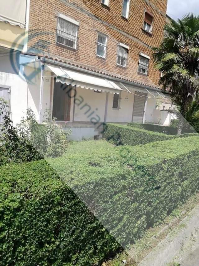 Elbasan, shitet lokal Kati 1, 68 m² 55.000 Euro