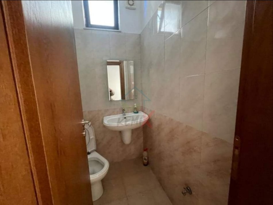 Durres, jepet me qera zyre Kati 2, 350 € 