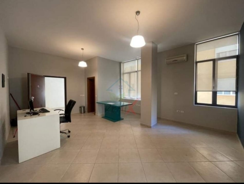 Durres, jepet me qera zyre Kati 2, 350 € 