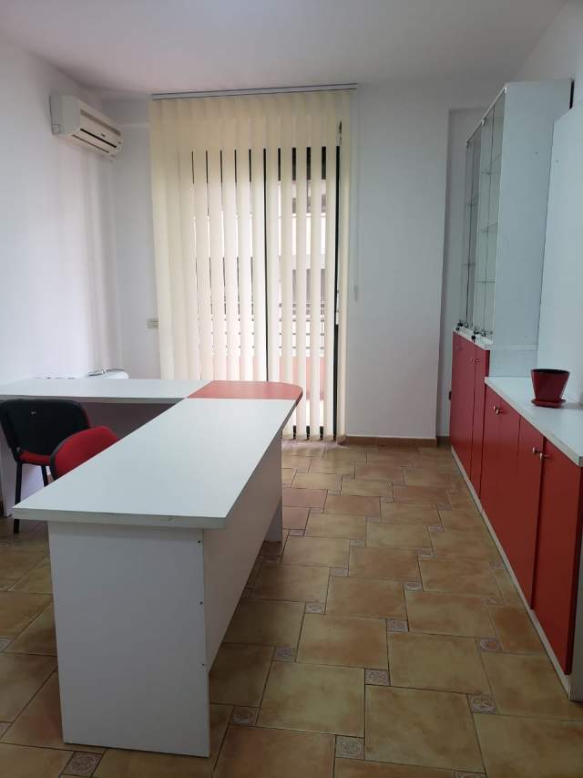 Tirane, jepet me qera zyre Kati 4, 132 m² 1.000 Euro (ibrahim Rugova)