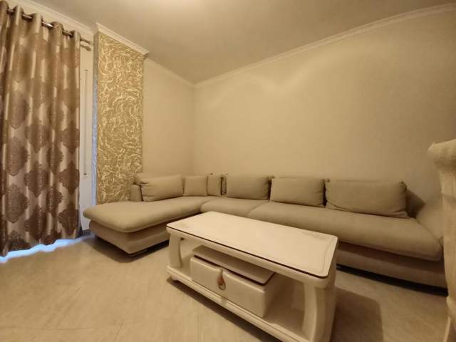 Tirane, jepet me qera apartament 2+1 Kati 4, 80 m² 300 Euro (FRESKU)