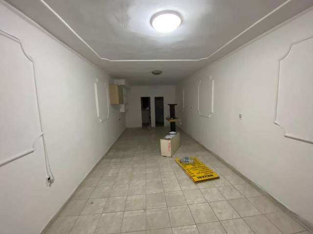 Tirane, shes dyqan prane Pazarit te Ri  Kati 0, 36 m² 75.000 Euro