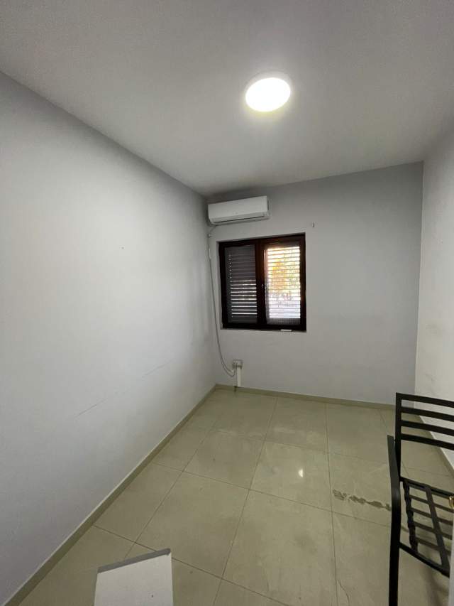 Tirane, jap me qera ambjent biznesi Kati 0, 750 m² 7.500 Euro (Rruga e Elbasanit)