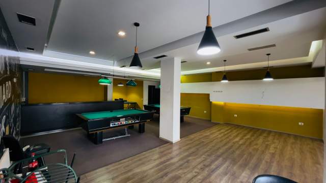 Tirane, jap me qera ambjent biznesi Kati 0, 110 m² 1.200 Euro (Ish parku)