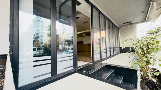 Tirane, jap me qera ambjent biznesi Kati 0, 110 m² 1.200 Euro (Ish parku)