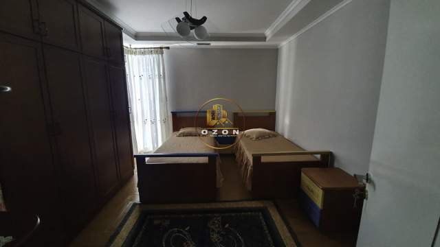 Tirane, jap me qera apartament 3+1+BLK Kati 8, 156 m² 700 Euro (Ish Ekspozita)