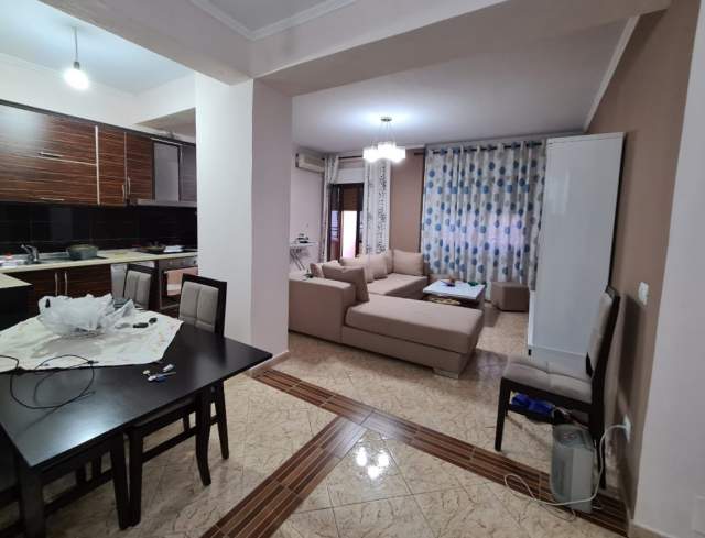 Tirane, jepet me qera apartament 2+1+BLK Kati 6, 120 m² 590 Euro (komuna e parisit)