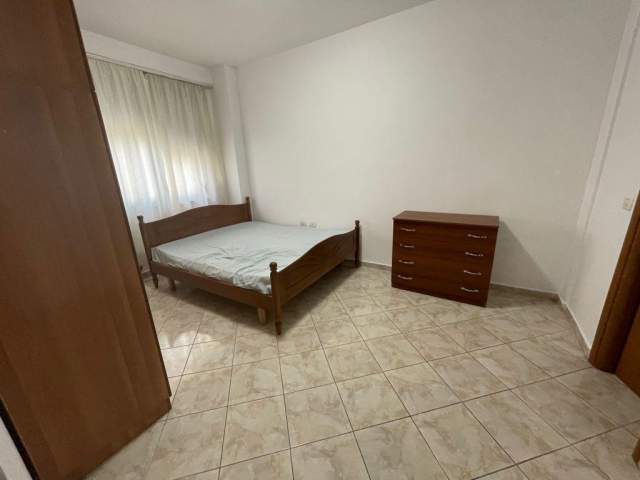 Tirane, shes apartament Kati 3, 89 m² 120.000 Euro (Komuna e Parisit)