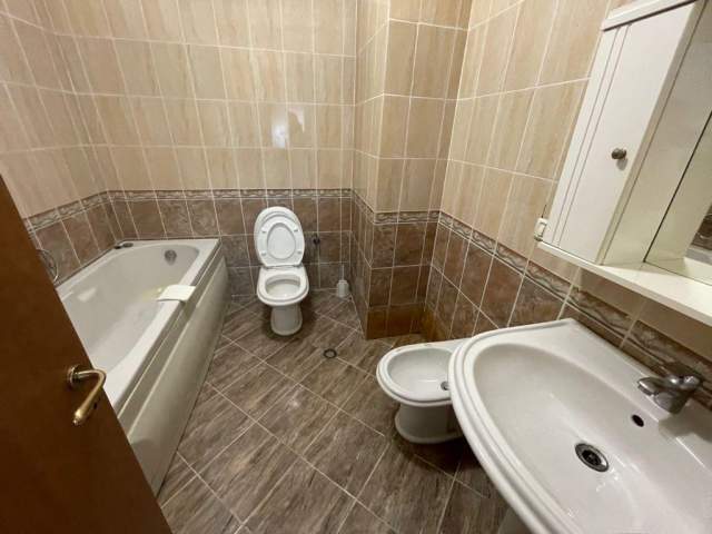 Tirane, shes apartament Kati 3, 89 m² 120.000 Euro (Komuna e Parisit)