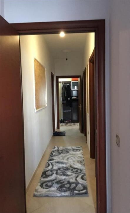 Tirane, shes apartament Kati 7, 133 m² 130.000 Euro (Stacioni i Trenit)