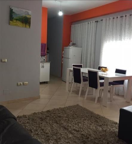 Tirane, shes apartament Kati 7, 133 m² 130.000 Euro (Stacioni i Trenit)