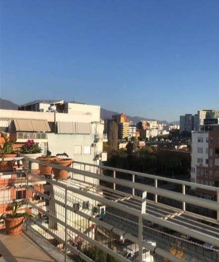 Tirane, shes apartament Kati 7, 133 m² 130.000 Euro (Stacioni i Trenit)