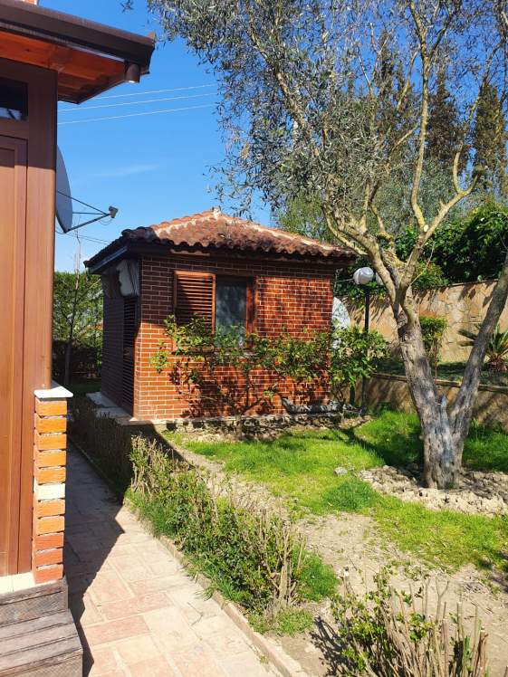 Tirane, shitet Vile 800 m² 370.000 Euro (Peze e Vogel)