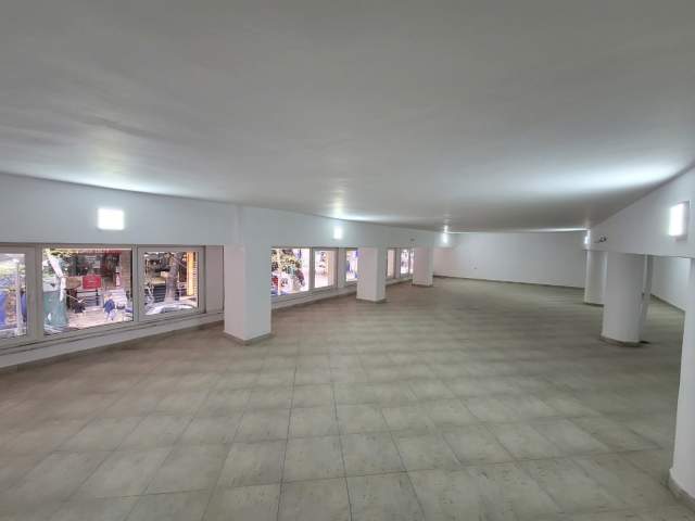 Tirane, jepet me qera zyre Kati 1, 220 m² 1.700 Euro (Myslym Shyri)