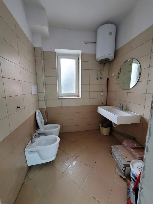 Tirane, jepet me qera zyre Kati 1, 220 m² 1.700 Euro (Myslym Shyri)