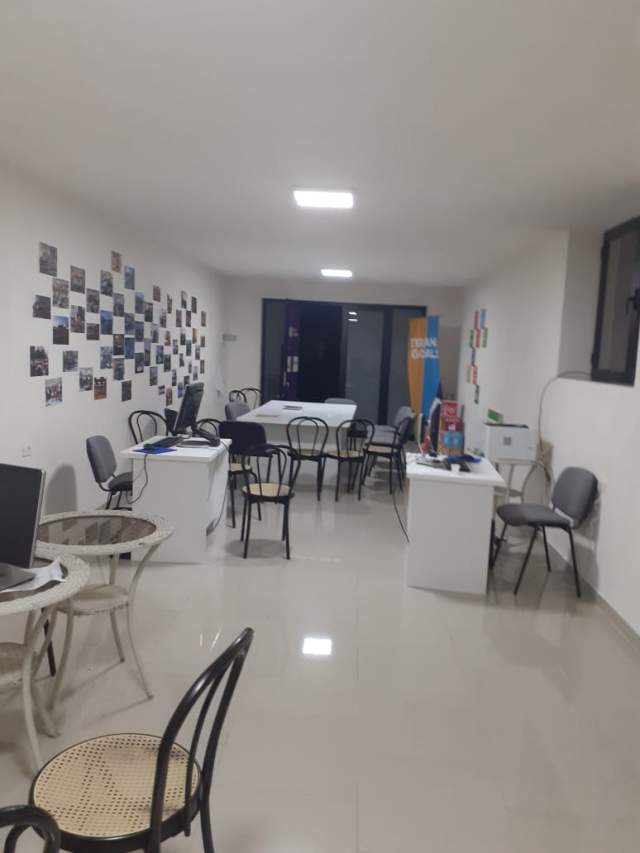 Tirane, jepet me qera zyre Kati 1, 65 m² 42.000 Leke (jeronin de rada)
