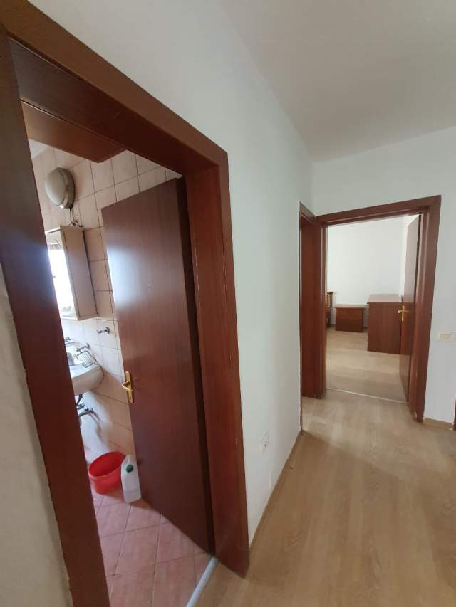 Tirane, shitet apartament 2+1+BLK Kati 4, 81 m² 85.000 Euro (rruga Petro Marku te Shkolla Hasan Vogli (perball)