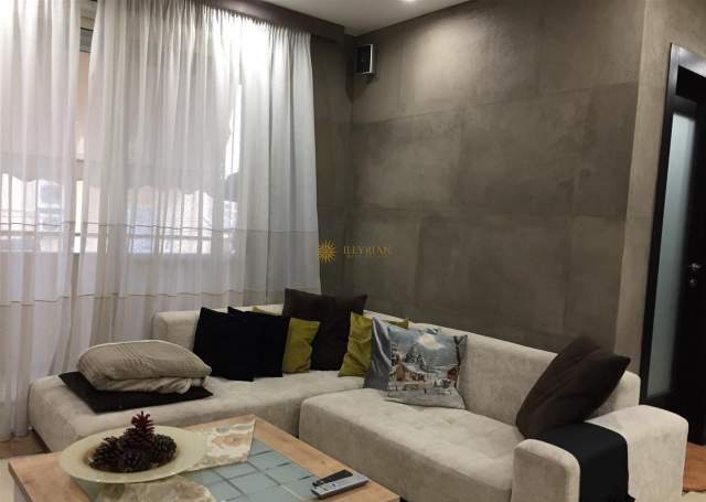 Tirane, shitet apartament Kati 4, 120 m² 190.000  (Kopshti Zoologjik)