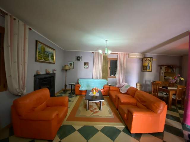 Tirane, shitet Vile 5+1+A+BLK Kati 3, 375 m² 250.000 Euro (Marikaj)