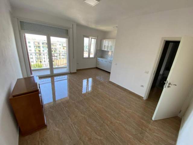 Tirane, ofert apartament 2+1+BLK Kati 6, 100 m² 12.500 Euro (Adresa:  Rr. 5 maji)